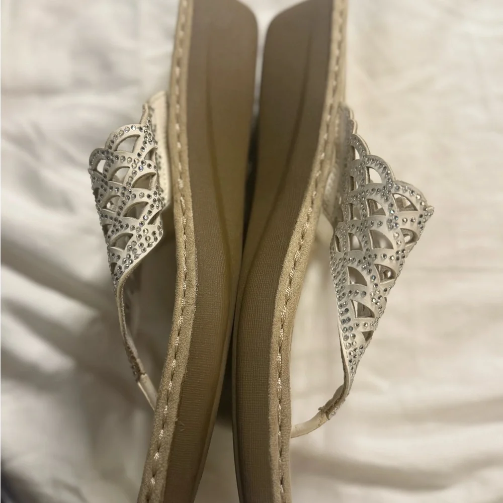Croft‎ & Barrow Women's Beige and White Sandals